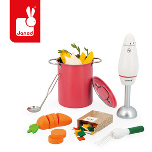 Gotowanie zupy z drewnianym blenderem i akcesoria Janod