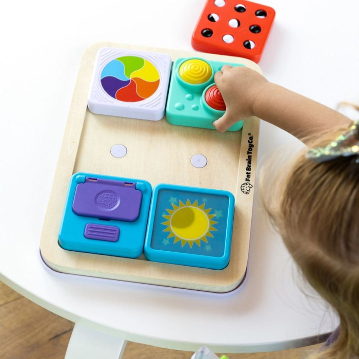 Komplet trzech sensorycznych kwadratów PlayTab Sensory set 2 z biało-czarnymi kuleczkami Fat Brain Toy